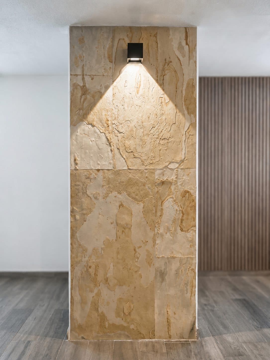 Columna con luz puntual